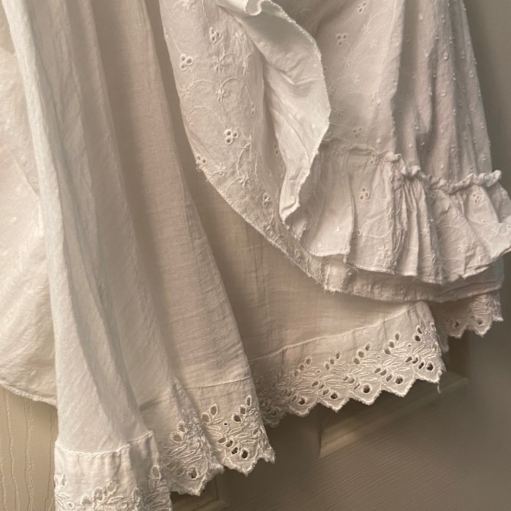 Elegant White Layered Mini Skirt - Picture 8 of 15